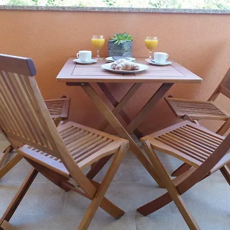 Cornial Apartment *